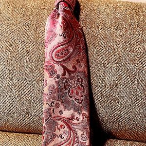 Geoffrey Beene 100 % Silk Tie